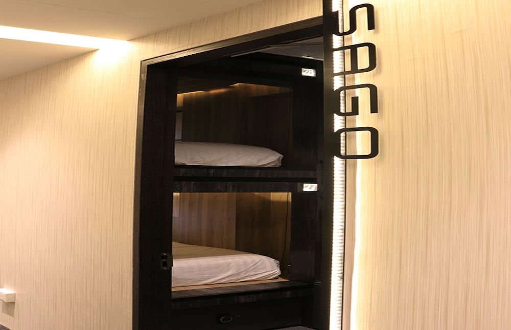 cube boutique capsule hotel chinatown
