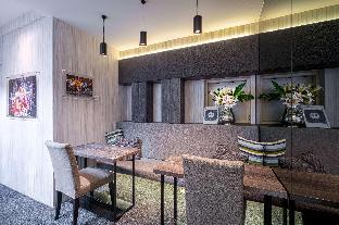 cube boutique capsule hotel chinatown