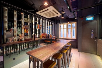 cube boutique capsule hotel chinatown