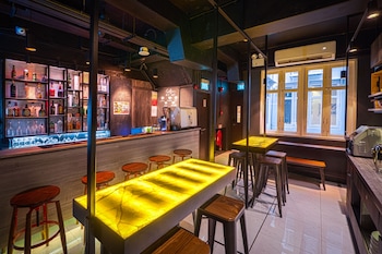 cube boutique capsule hotel chinatown