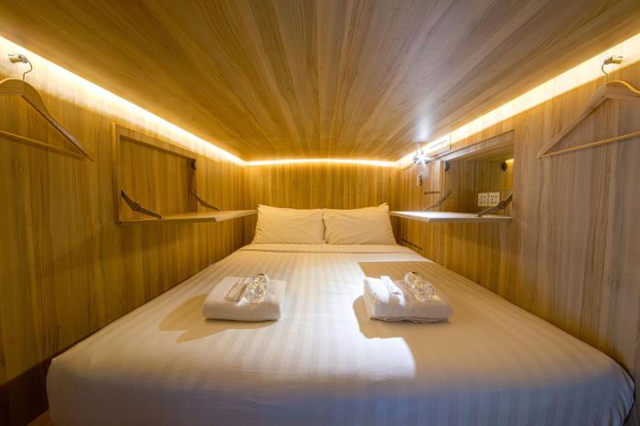 cube boutique capsule hotel chinatown