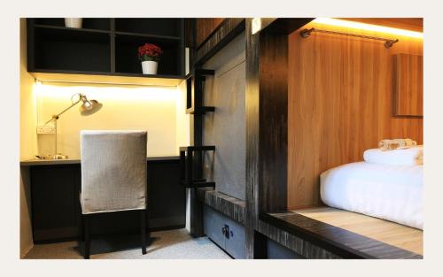 cube boutique capsule hotel chinatown