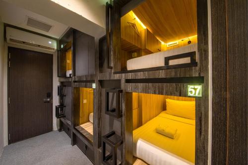 cube boutique capsule hotel chinatown