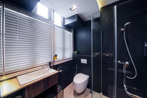 cube boutique capsule hotel chinatown