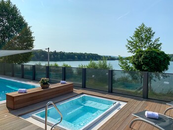 seehotel niedernberg das dorf am see