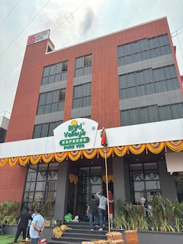 mastiff hotel hinjawadi pune