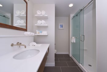 hampton inn and suites cincinnati mason