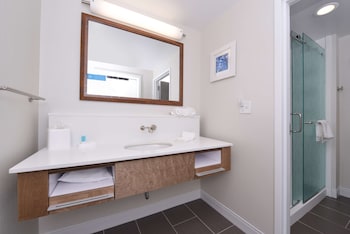 hampton inn and suites cincinnati mason