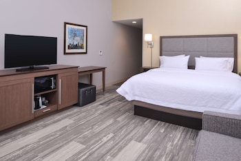 hampton inn and suites cincinnati mason