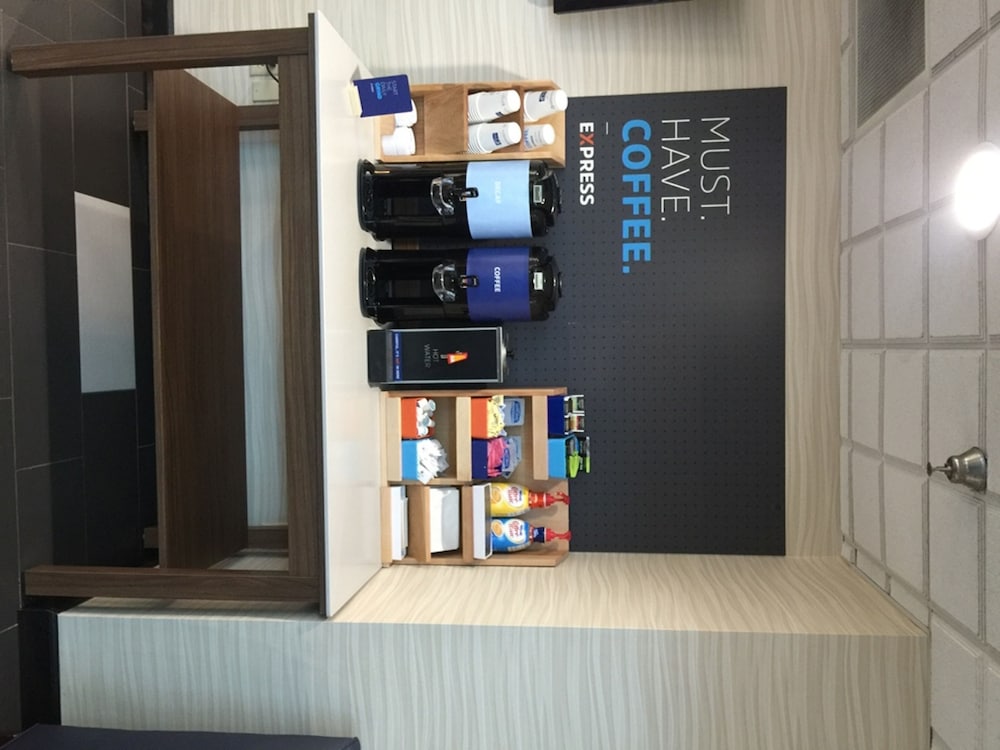 holiday inn express hotel and suites sanford by ihg