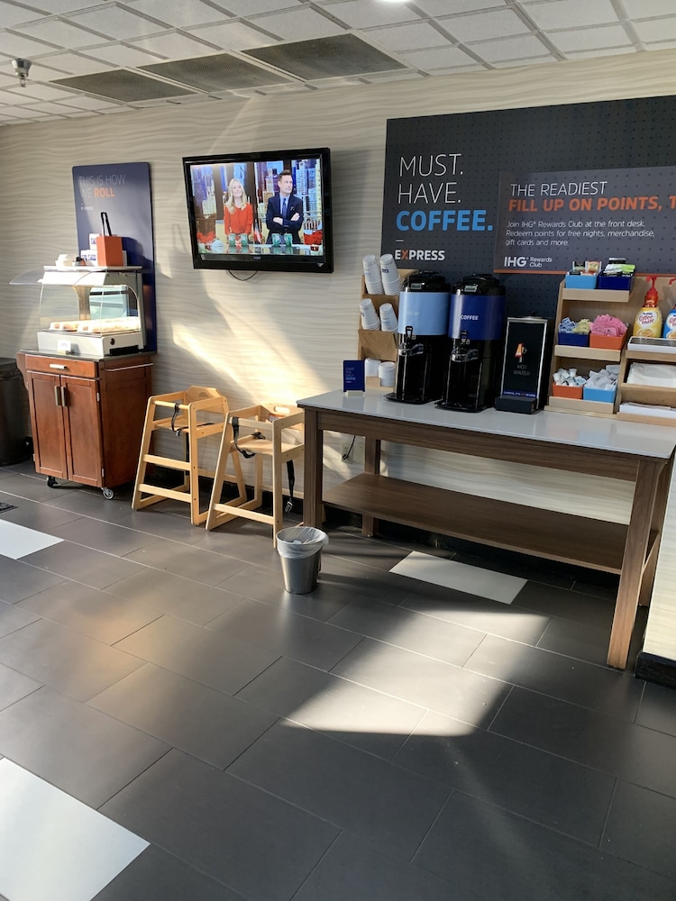 holiday inn express hotel and suites sanford by ihg