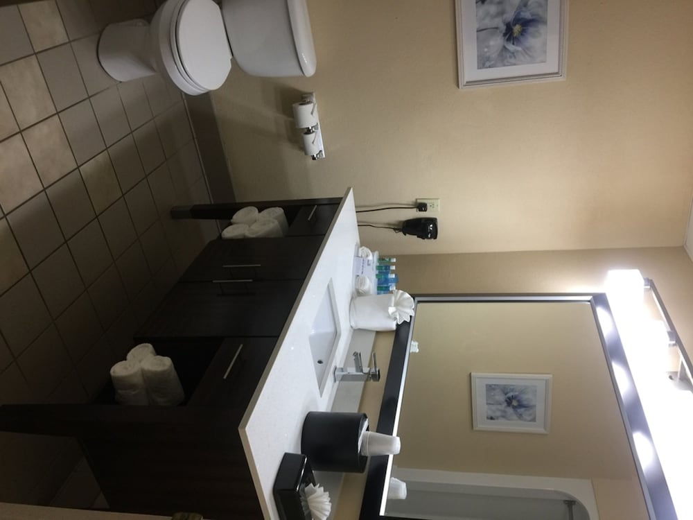 holiday inn express hotel and suites sanford by ihg