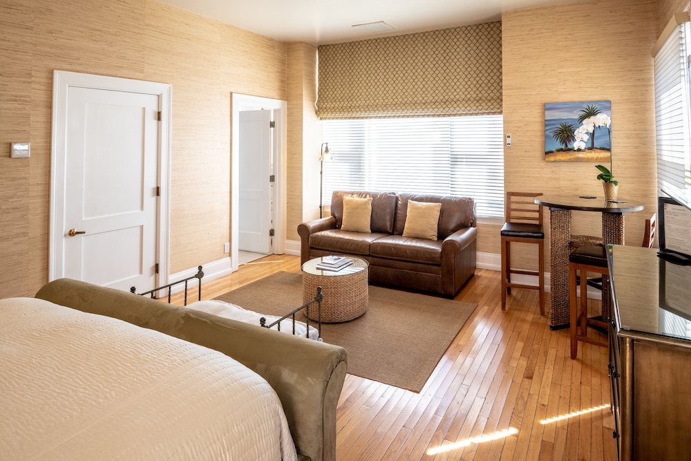harbor house inn