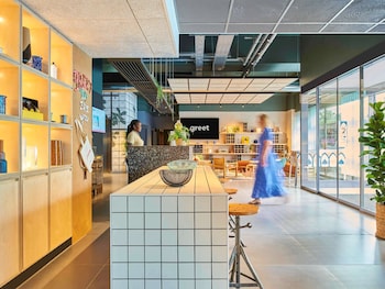 greet hotel paris nord 18eme