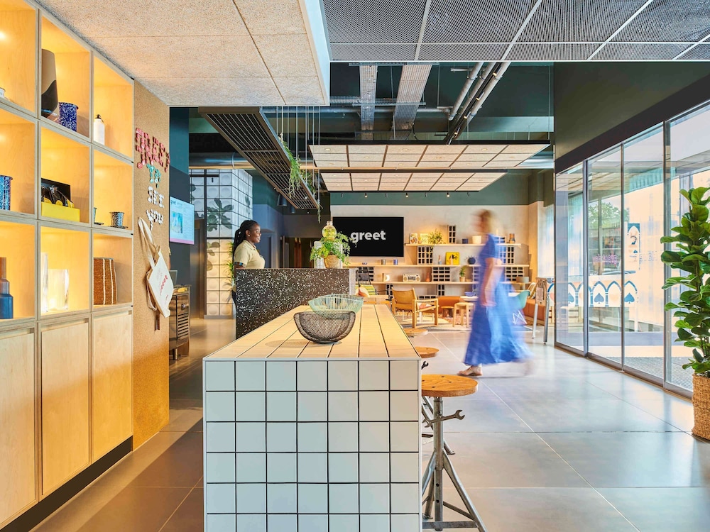 greet hotel paris nord 18eme