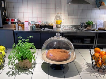 greet hotel paris nord 18eme