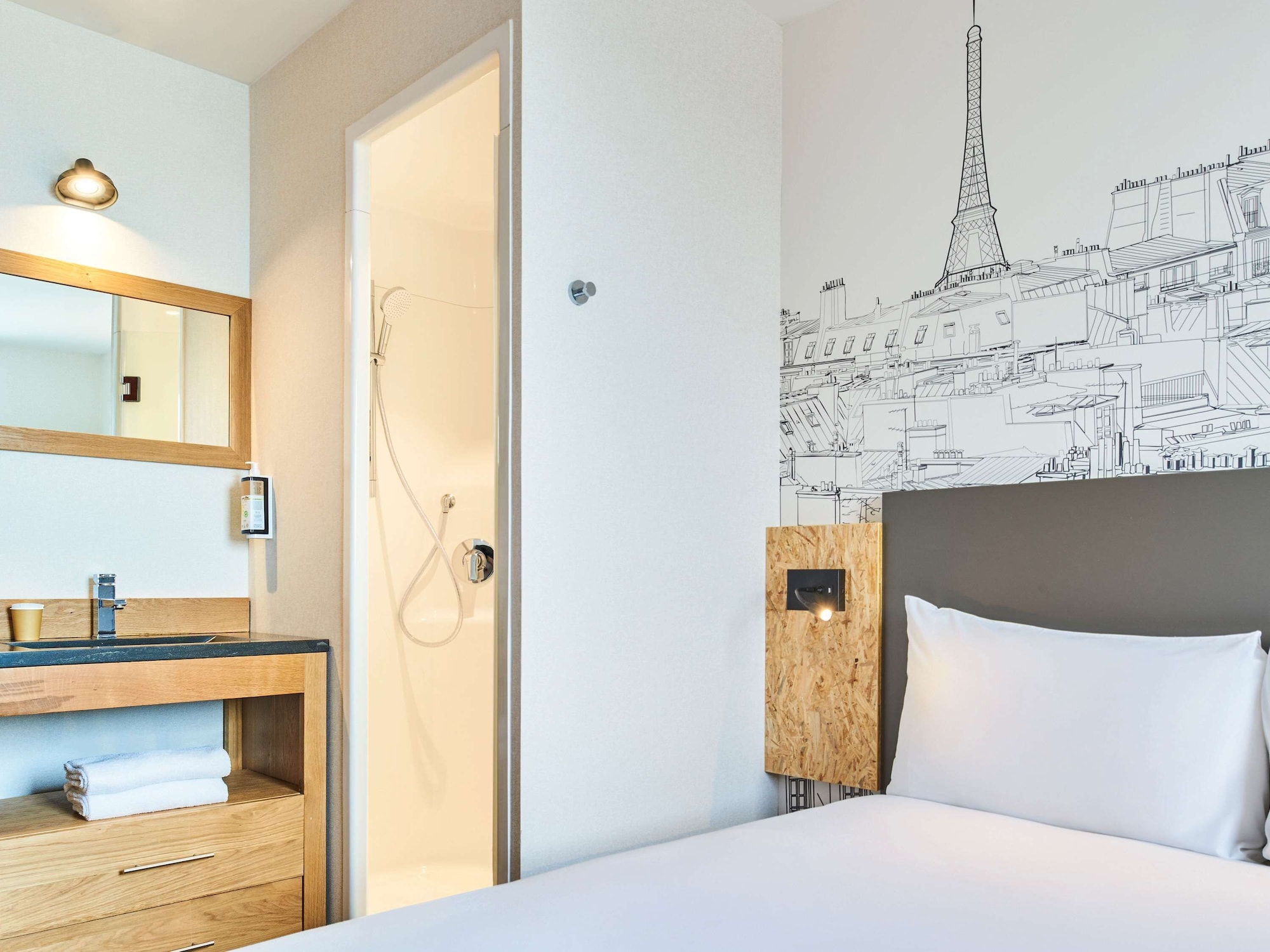 greet hotel paris nord 18eme