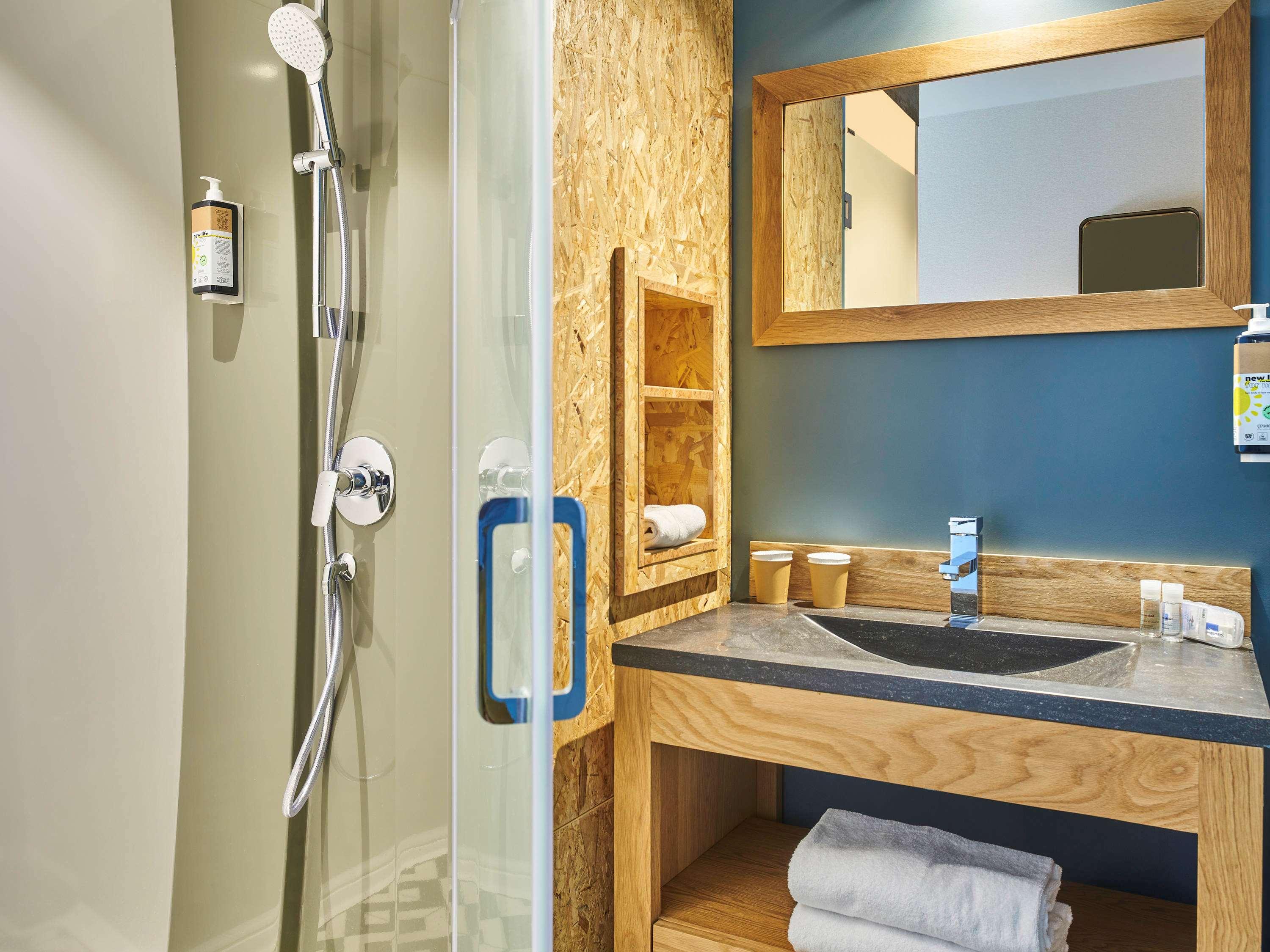 greet hotel paris nord 18eme