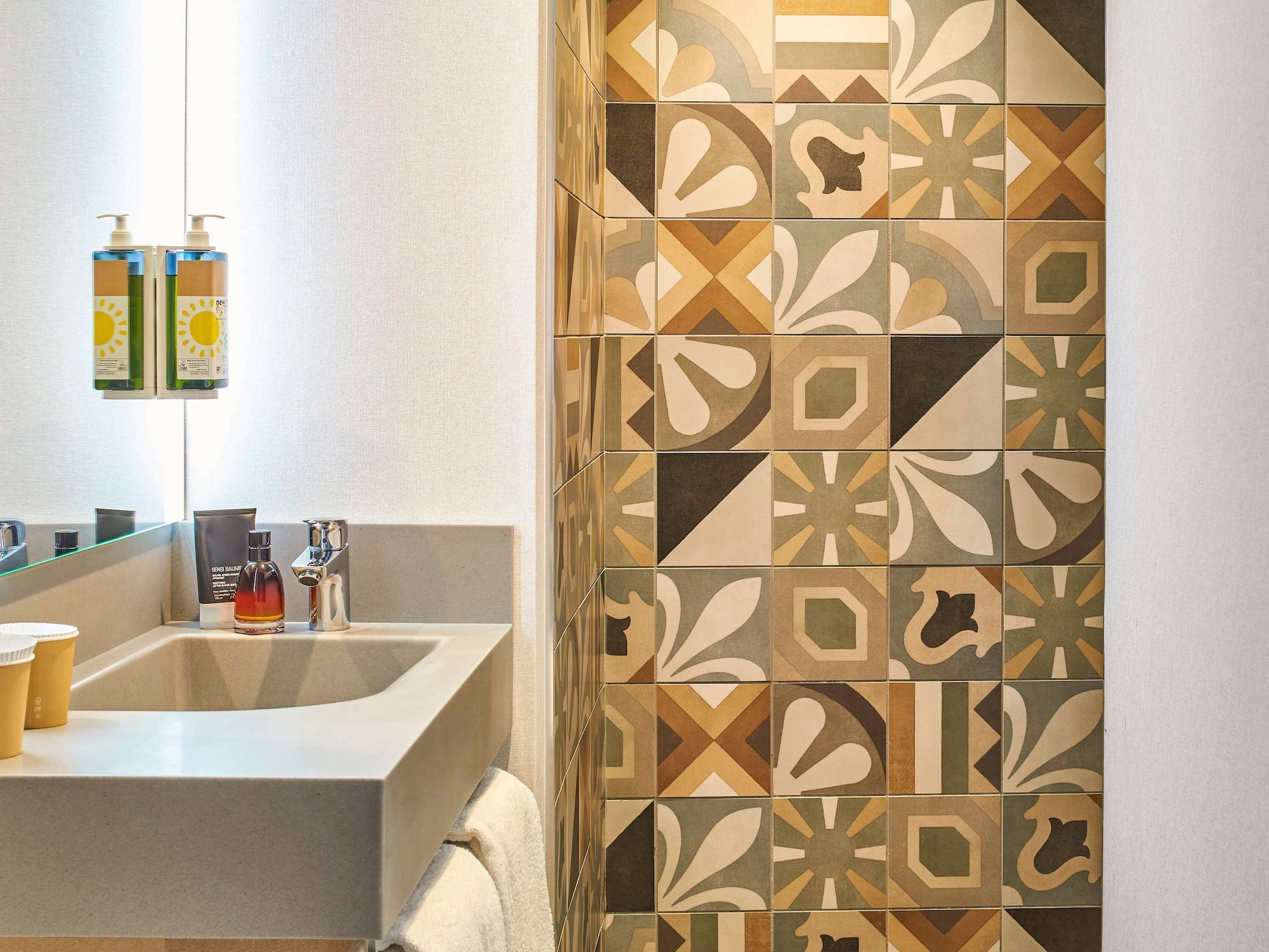 greet hotel paris nord 18eme