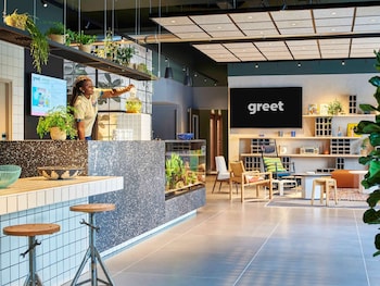 greet hotel paris nord 18eme