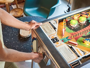 greet hotel paris nord 18eme