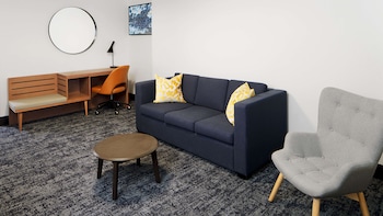 rivers edge hotel portland tapestry collection by hilton
