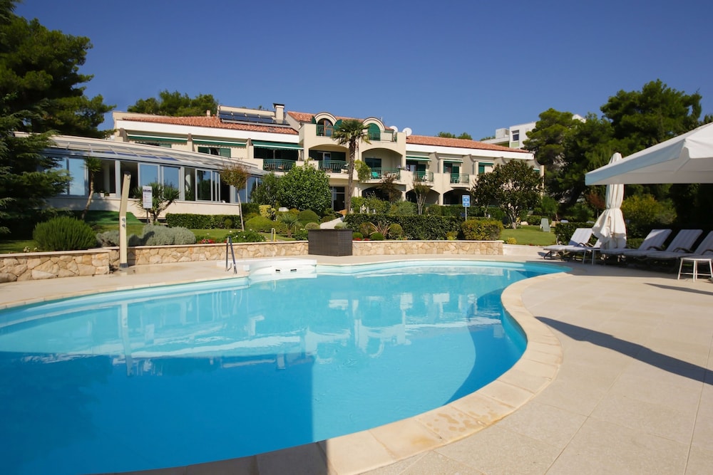 hotel villa radin