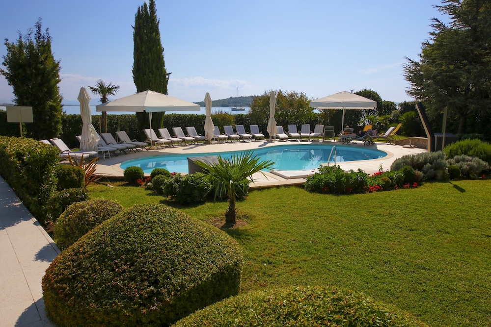 hotel villa radin