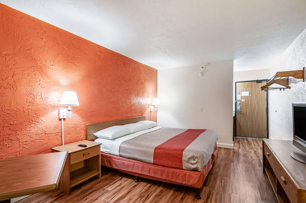 motel 6 naperville il