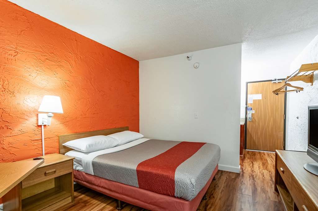 motel 6 naperville il