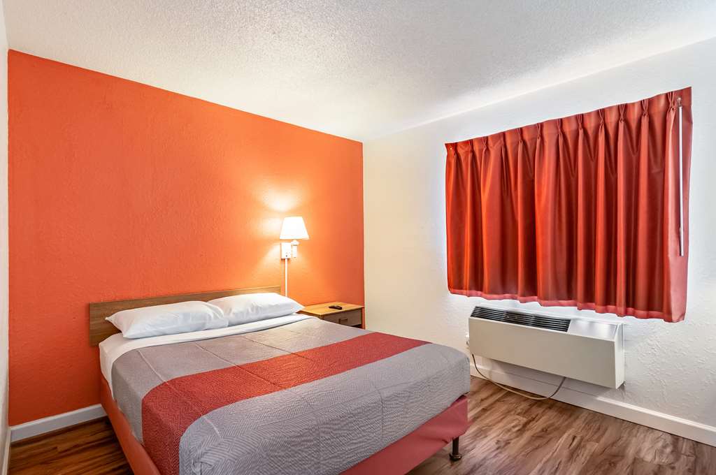 motel 6 naperville il