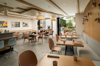 the monsaraz san diego tapestry collection by hilton