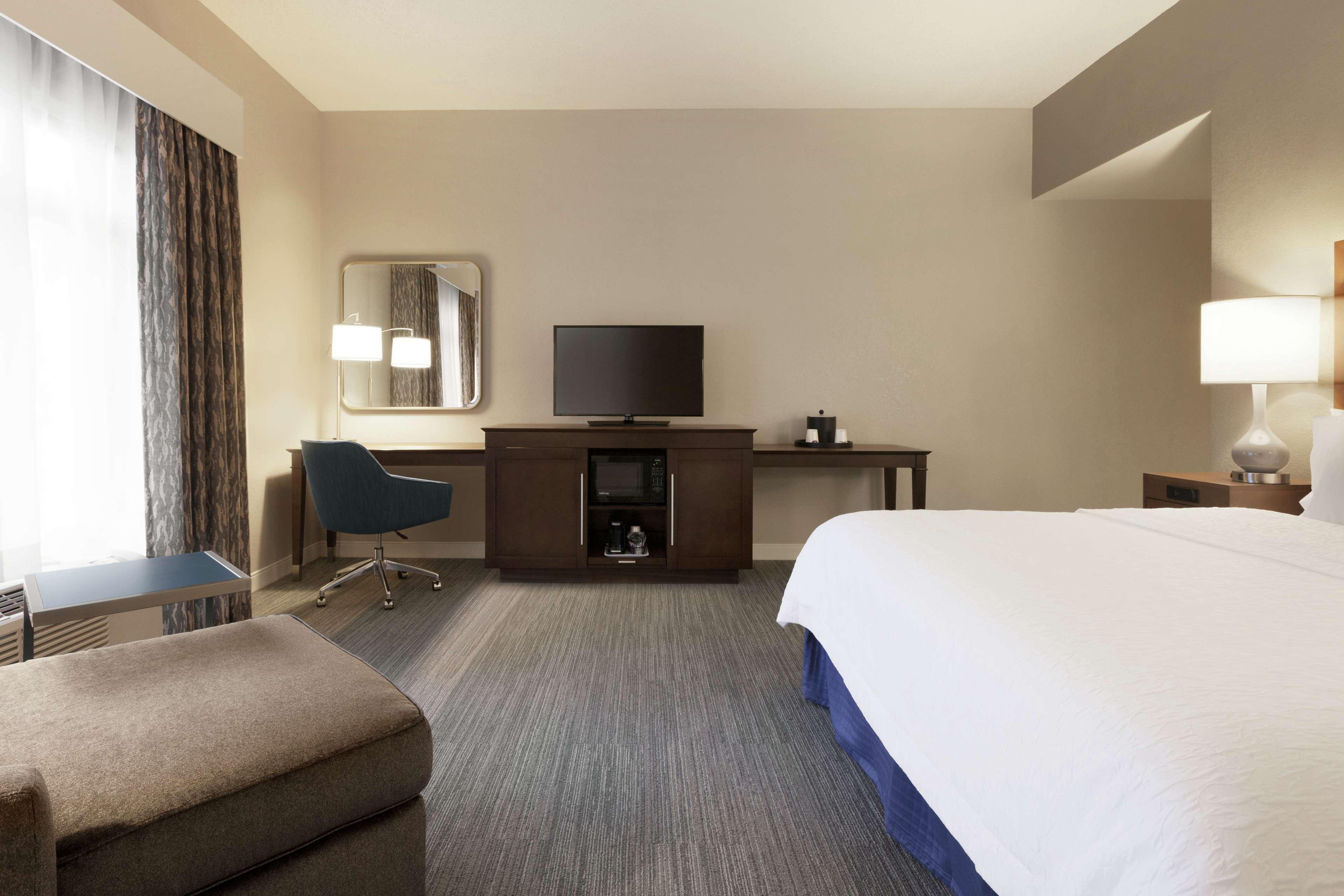 hampton inn and suites nashville downtown