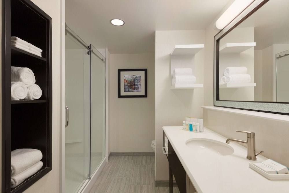hampton inn and suites nashville downtown