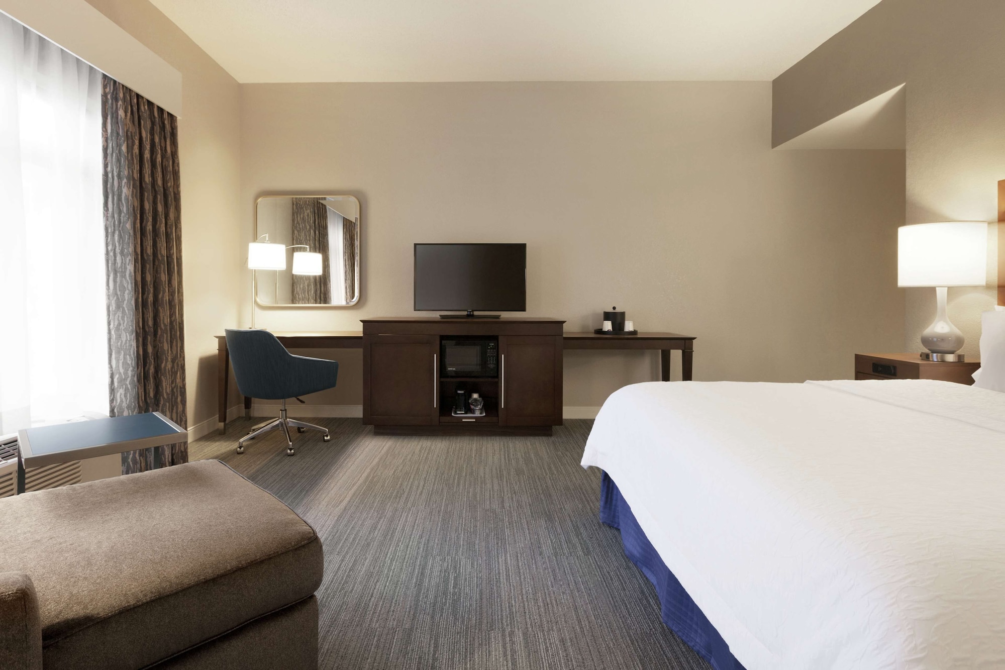 hampton inn and suites nashville downtown