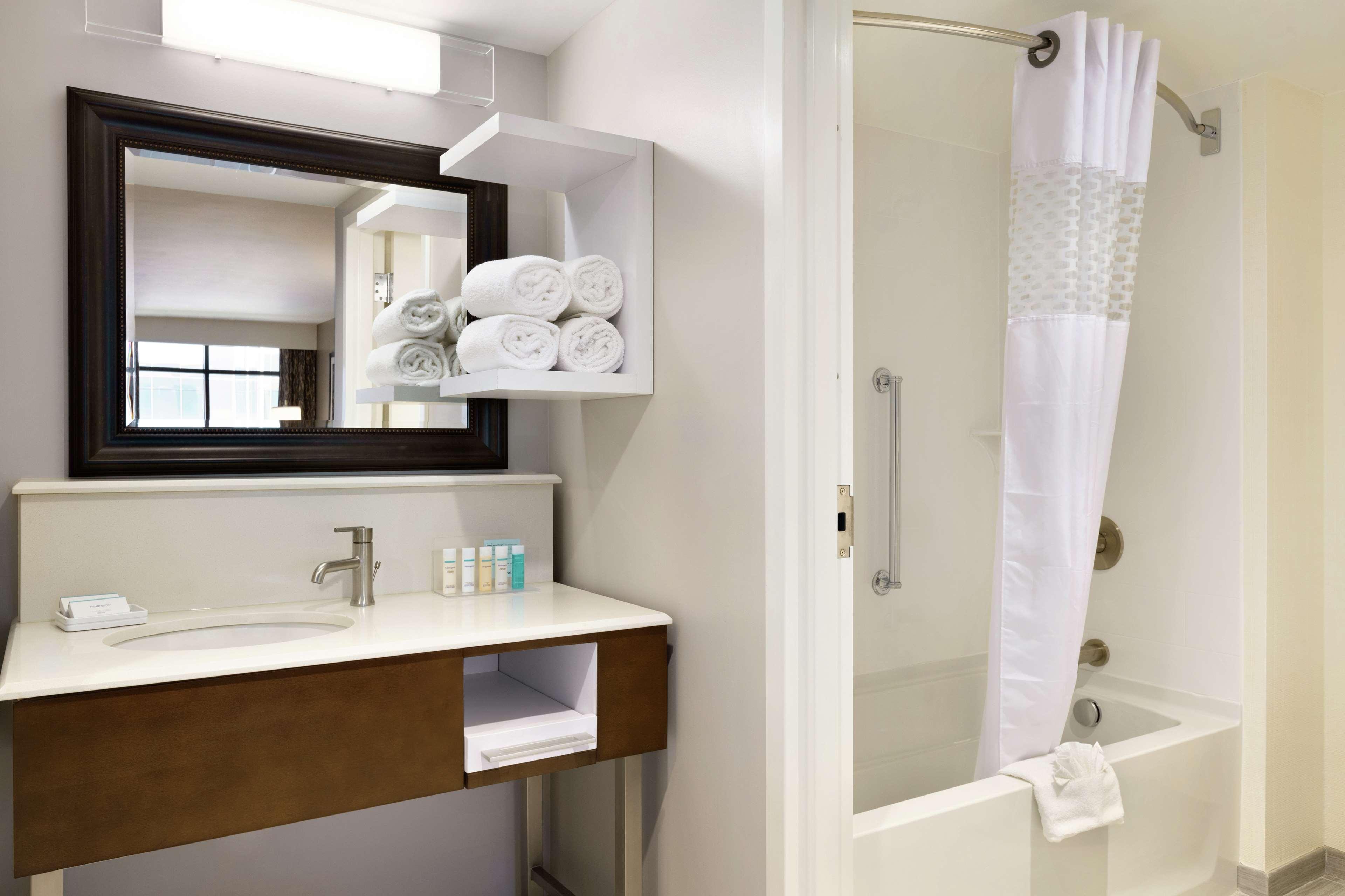hampton inn and suites nashville downtown