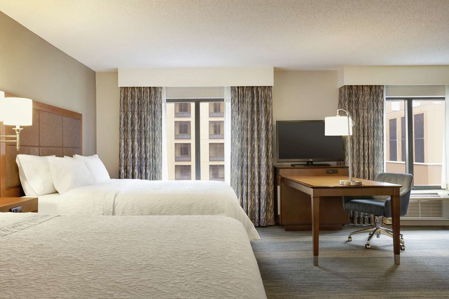 hampton inn and suites nashville downtown