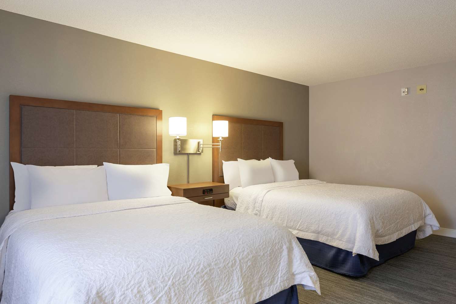 hampton inn and suites nashville downtown