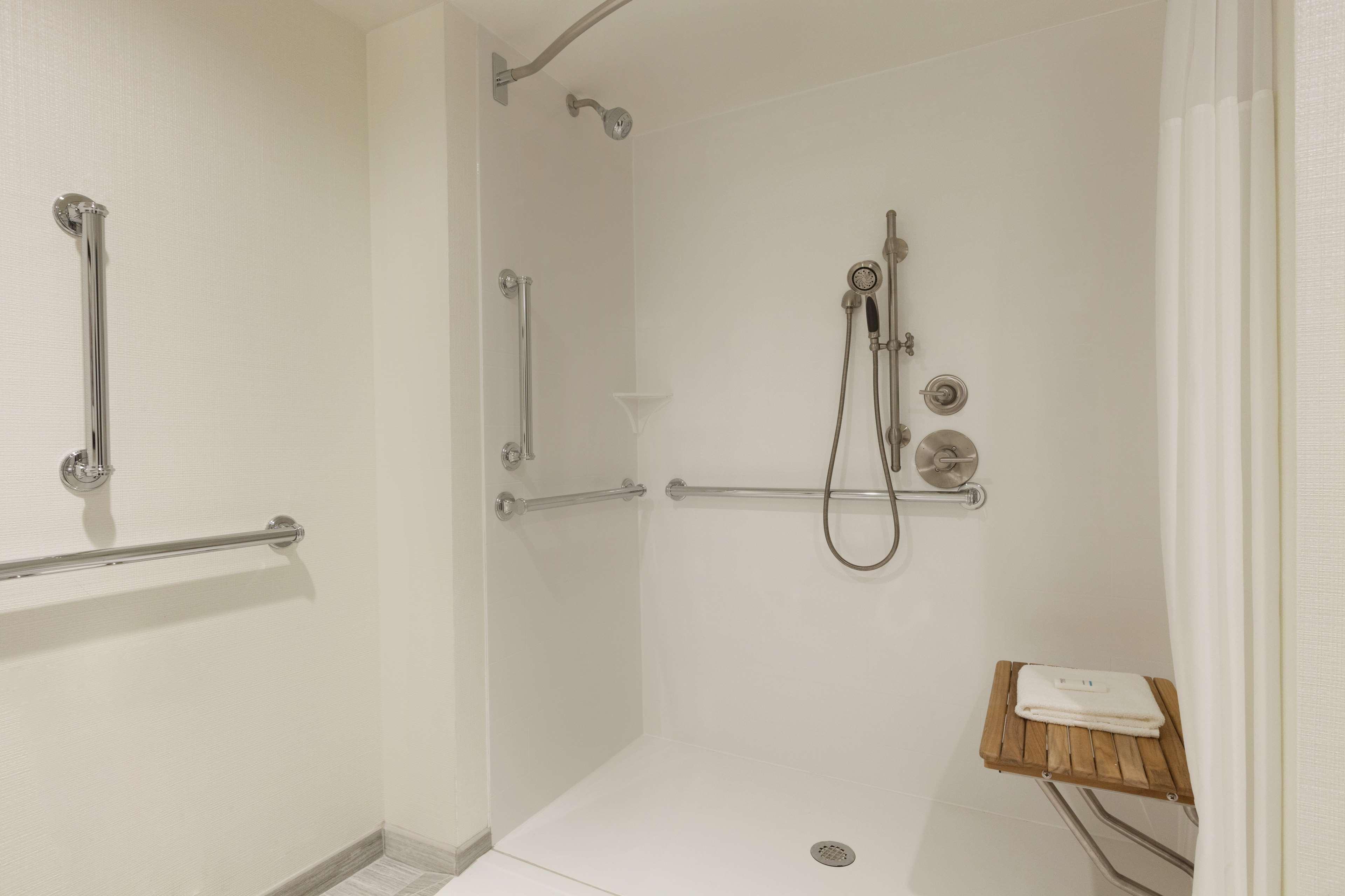 hampton inn and suites nashville downtown