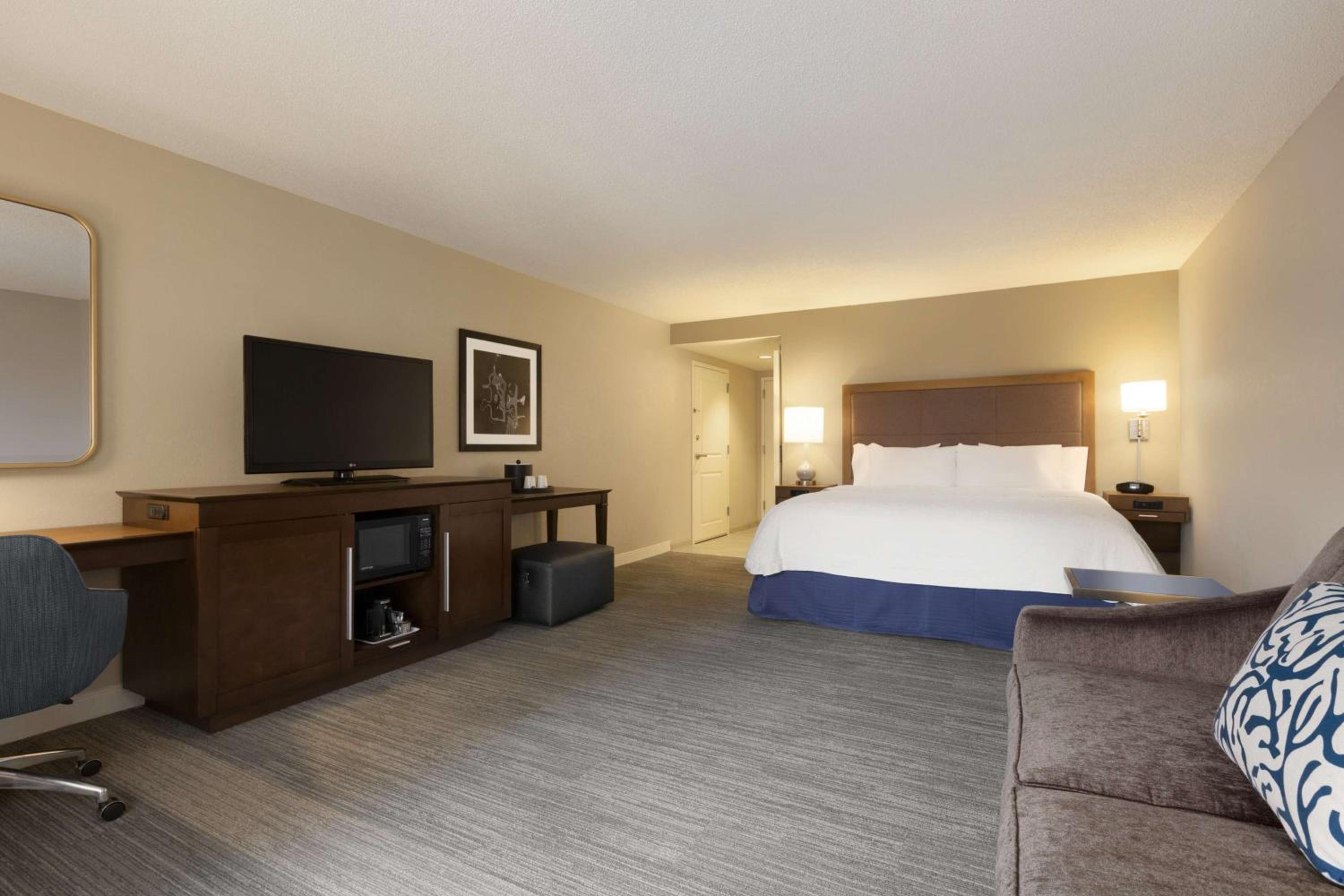 hampton inn and suites nashville downtown