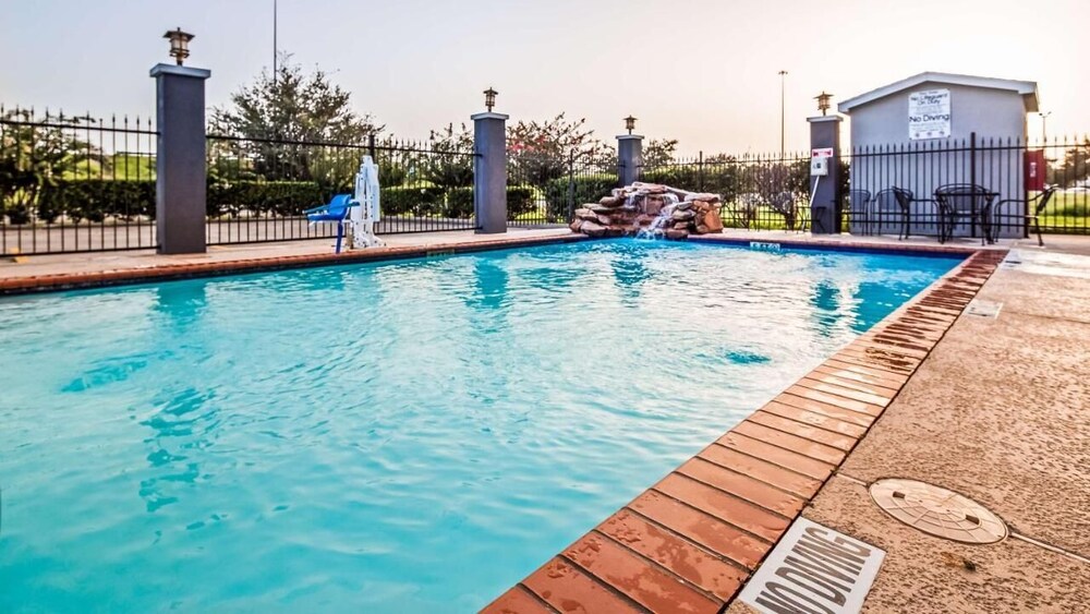 baymont by wyndham laredo