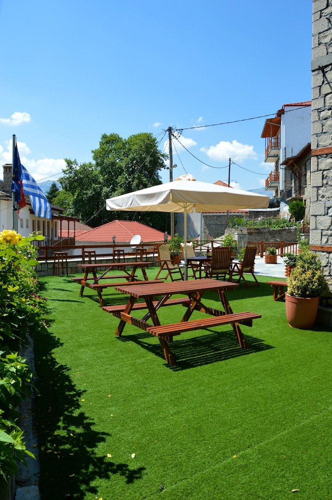 hotel adonis