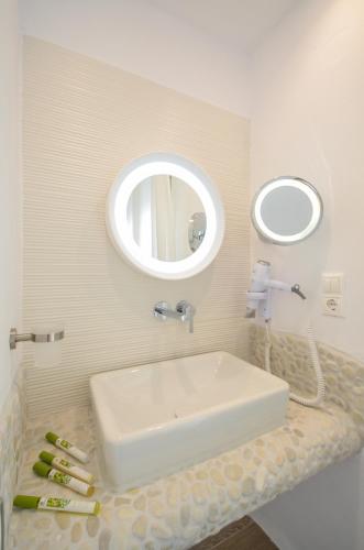 cyano suites