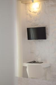 cyano suites