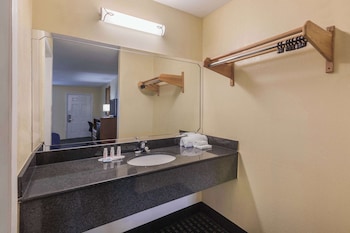 Travelodge By Wyndham Natchitoches,Natchitoches>>Alexandria,2 star