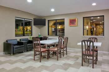 super 8 by wyndham palestine tx