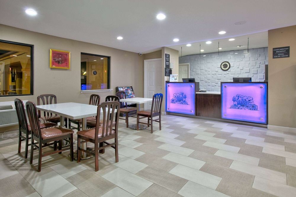 super 8 by wyndham palestine tx