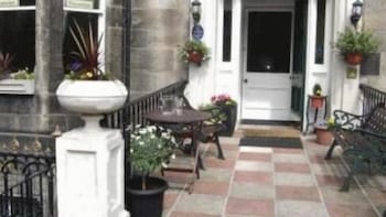 the alexander guest house
