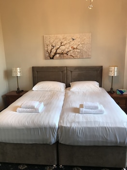 the alexander guest house