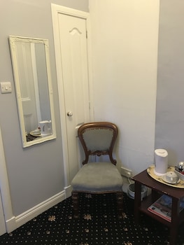 the alexander guest house